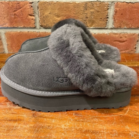 Ugg platform slippers size 5 - Picture 3 of 5